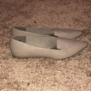 Taupe pointes toe flats!